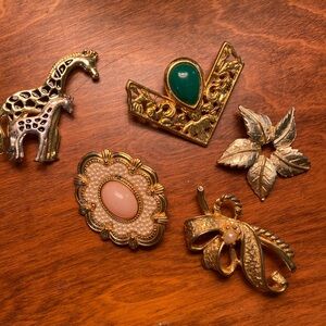 5 Vintage broaches/pins